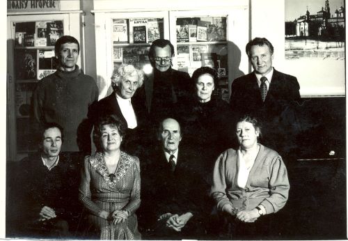 Член Совета Москворецкого отд. ВООПИиК В.В.Кондратёнок (в середине верхнего ряда) среди актива отделения. Фото 1980-х гг.